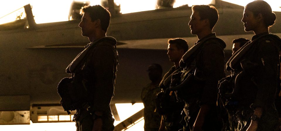 Top Gun: Maverick | Nova imagem mostra Tom Cruise e os jovens pilotos