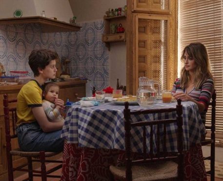 Mães Paralelas | Crítica