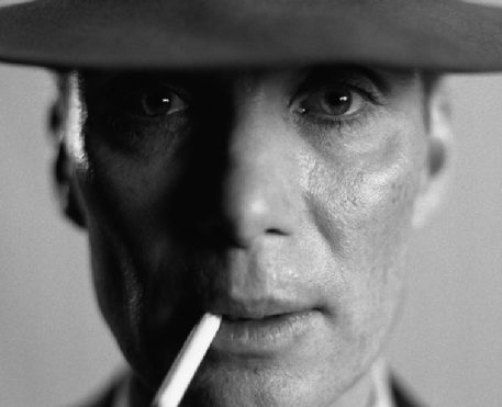 Cillian Murphy é Oppenheimer na primeira imagem do filme