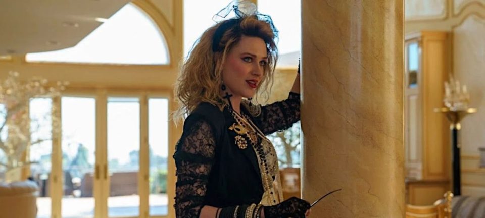 Veja Evan Rachel Wood como Madonna em Weird: The Al Yankovic Story