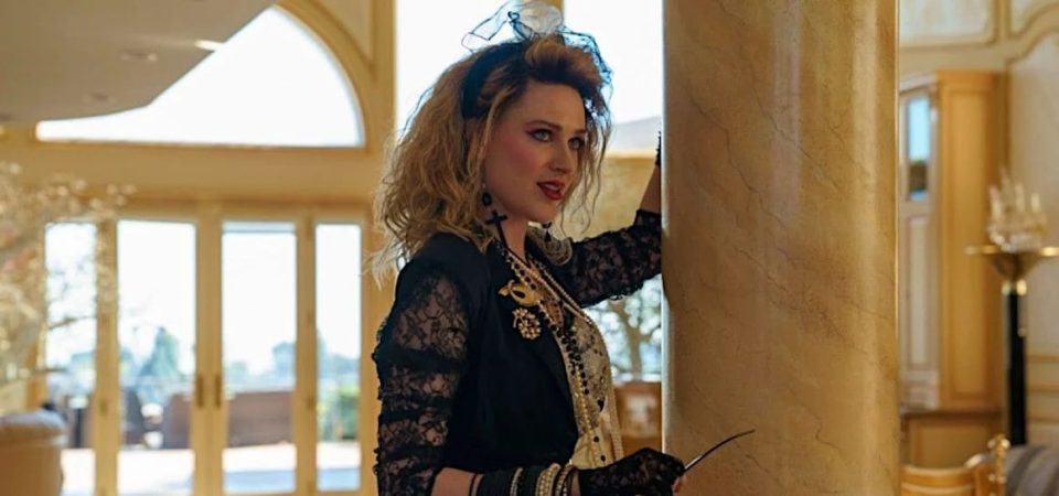 Veja Evan Rachel Wood como Madonna em Weird: The Al Yankovic Story