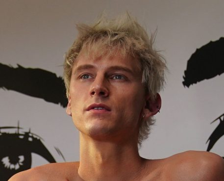 Life in Pink | Documentário sobre Machine Gun Kelly ganha trailer