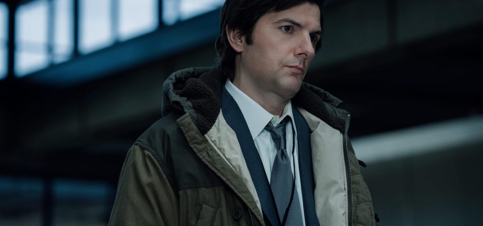 Segunda temporada de Ruptura começa a ser gravada e divulga imagem dos bastidores com Adam Scott