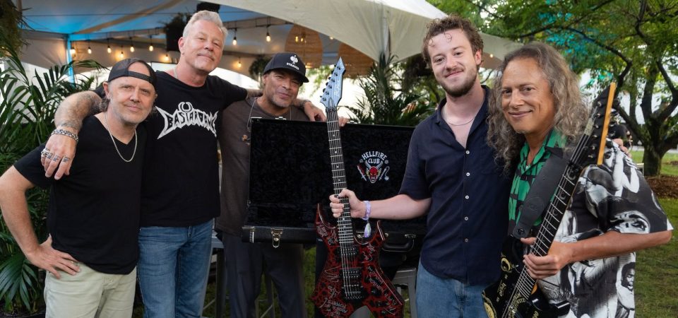 Joseph Quinn encontra Metallica e faz um som com a banda