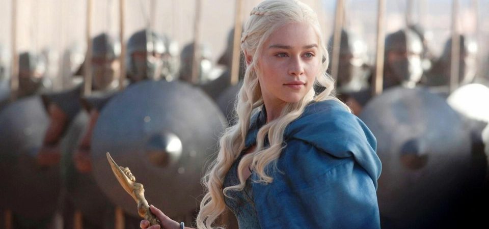 Emilia Clarke revela que 'perdeu' parte do cerébro após dois aneurismas