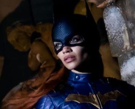 Mesmo pronto, filme da Batgirl é cancelado pela Warner