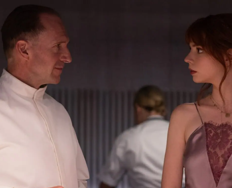 The Menu I Ralph Fiennes transforma jantar de gala em pesadelo no trailer