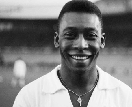 NASA divulga imagem de galáxia verde-amarela em homenagem a Pelé