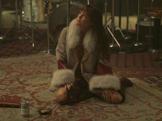 Daisy Jones & The Six ganha data de estreia no Prime Video