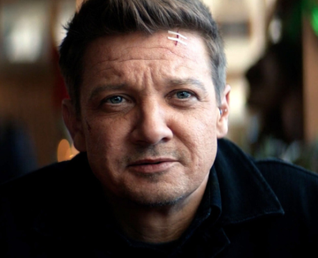 Jeremy Renner sofreu acidente salvando o sobrinho