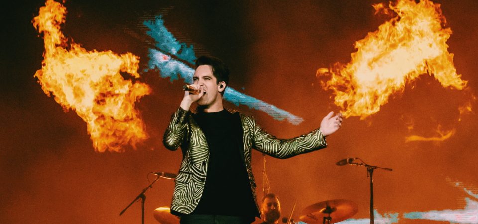 Brendon Urie anuncia o fim do Panic! At The Disco