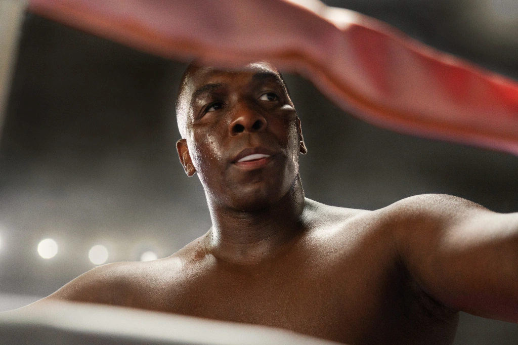 Cinebiografia do boxeador George Foreman ganha trailer e cartaz