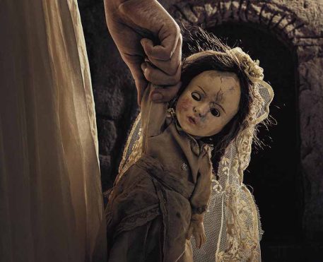 A Primeira Comunhão I Filme de terror ganha trailer e cartaz oficial