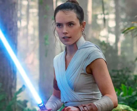 Daisy Ridley vai reprisar papel de Rey em novo filme de Star Wars
