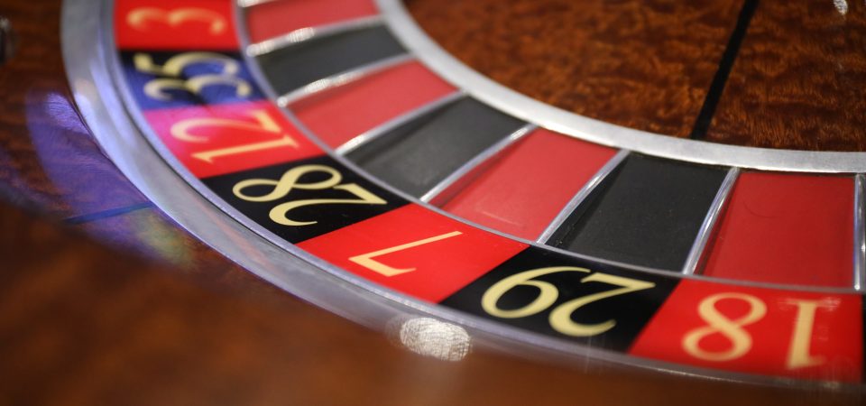O que é um live cassino e como jogar com dinheiro real