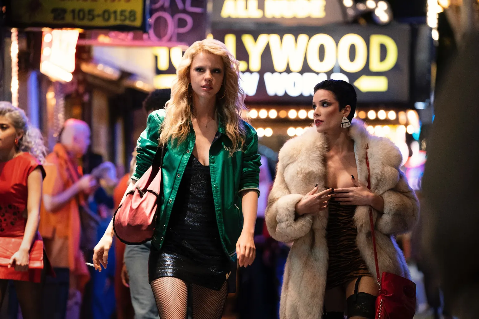 Divulgada primeira imagem de Mia Goth e Halsey em MaXXXine
