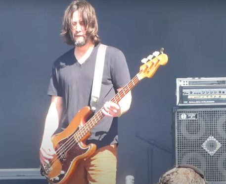 Keanu Reeves volta a se apresentar com a banda Dogstar após 20 anos