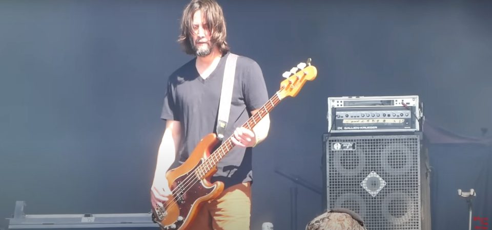 Keanu Reeves volta a se apresentar com a banda Dogstar após 20 anos