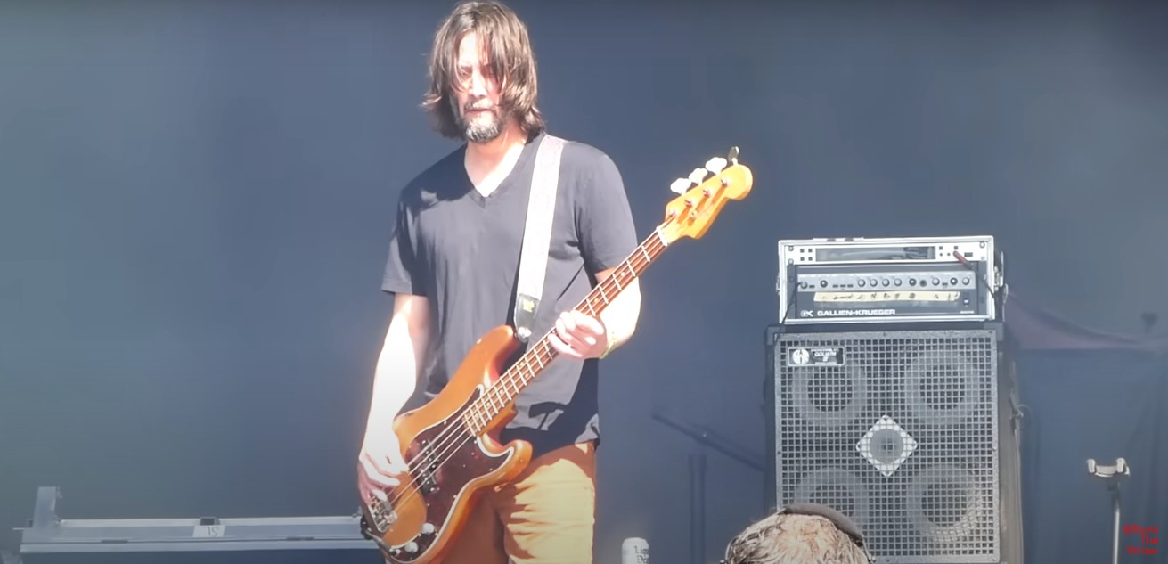 Keanu Reeves volta a se apresentar com a banda Dogstar após 20 anos