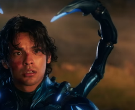 Besouro Azul encara o vilão Carapax no trailer final do filme