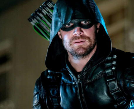 Stephen Amell volta atrás e declara apoio à greve dos atores de Hollywood