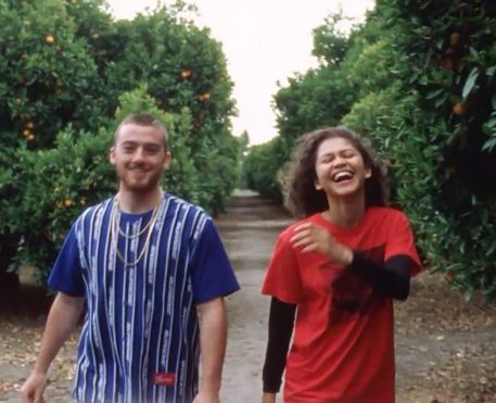Zendaya presta tributo ao ator Angus Cloud