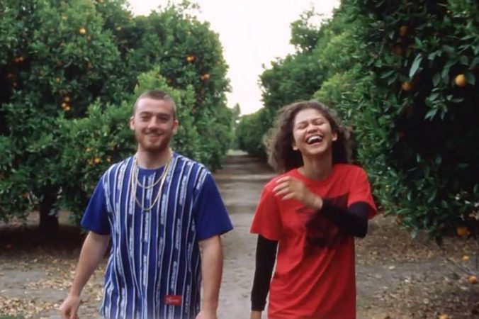 Zendaya presta tributo ao ator Angus Cloud