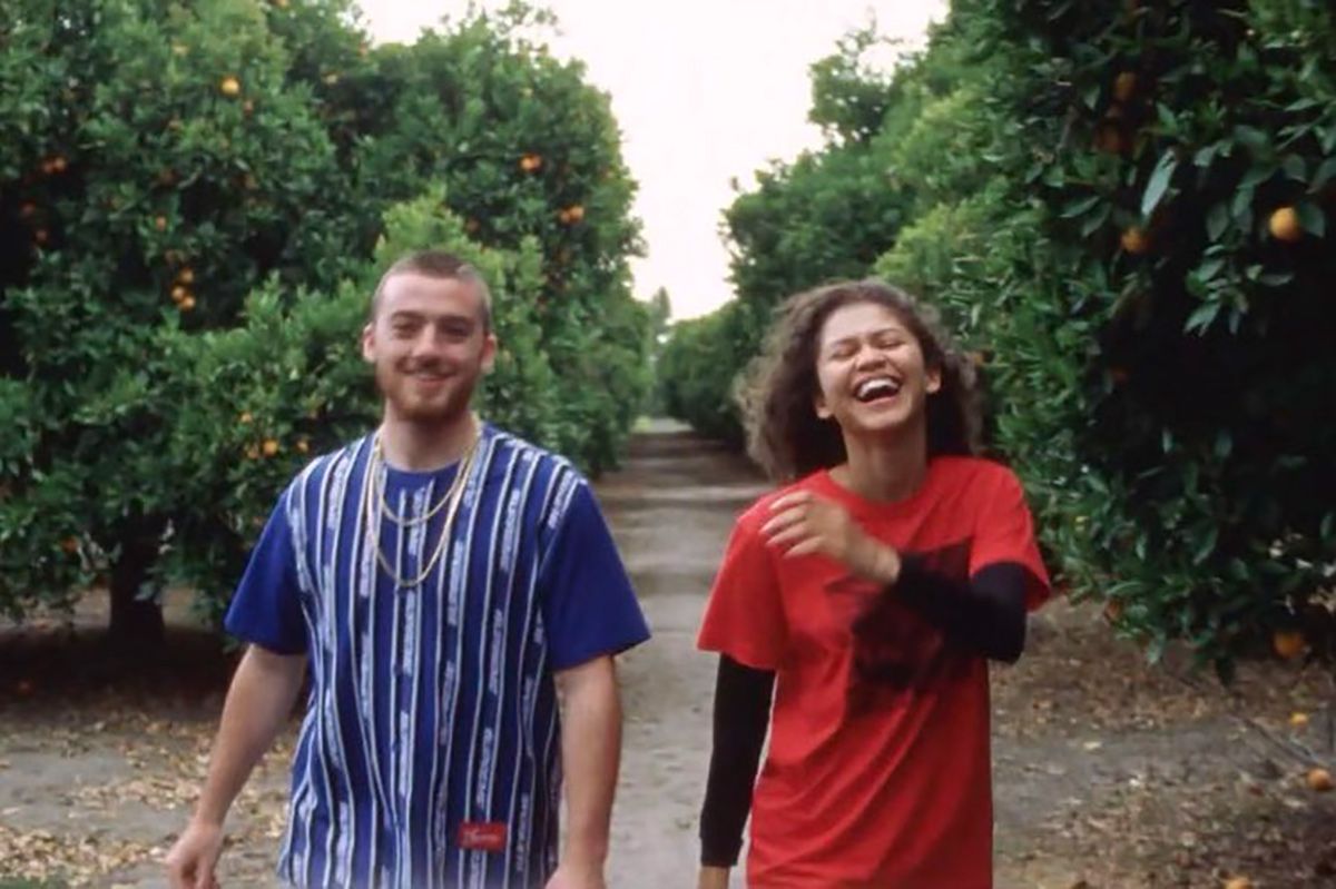 Zendaya presta tributo ao ator Angus Cloud