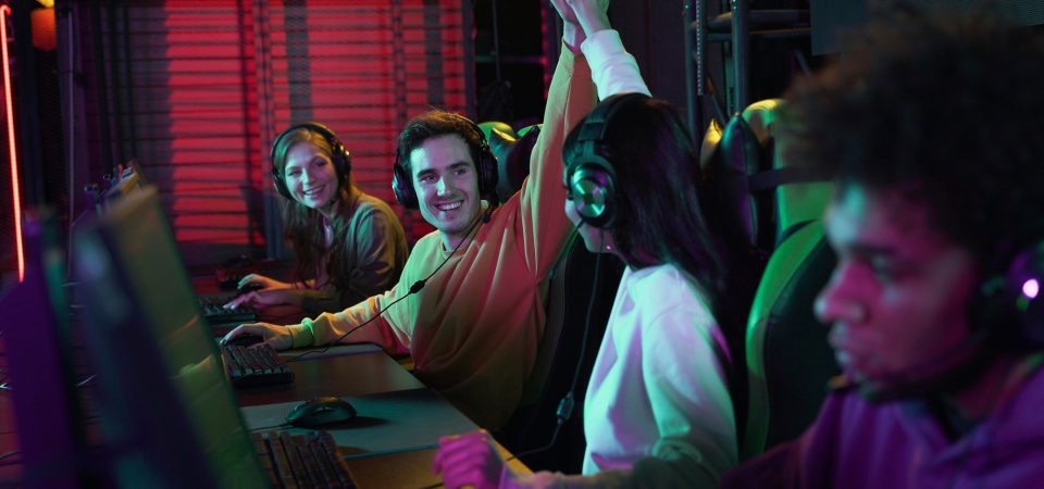 eSports e a Indústria do Entretenimento: Cruzamentos e Colaborações