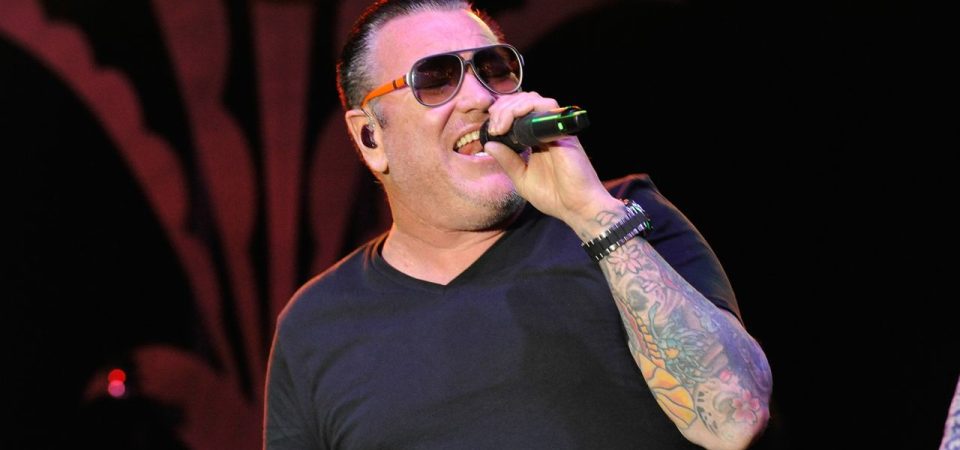 Steve Harwell, vocalista do Smash Mouth, morre aos 56 anos