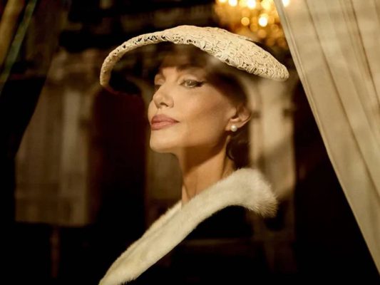 Cinebiografia de Maria Callas com Angelina Jolie ganha primeiras imagens