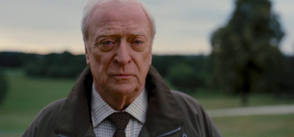 Michael Caine anuncia aposentadoria da atuação aos 90 anos