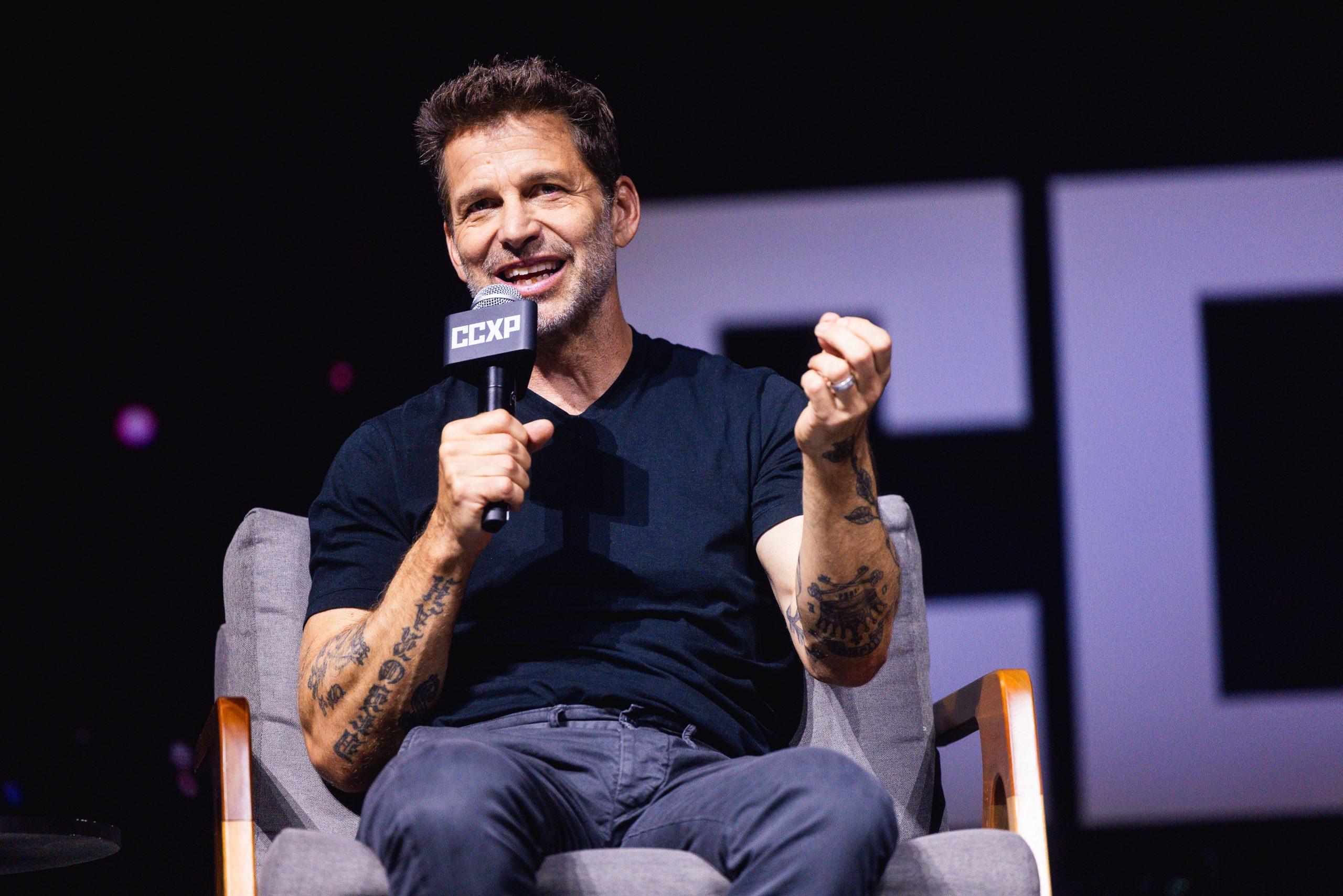 CCXP23 | Zack Snyder faz primeira exibição mundial do filme Rebel Moon