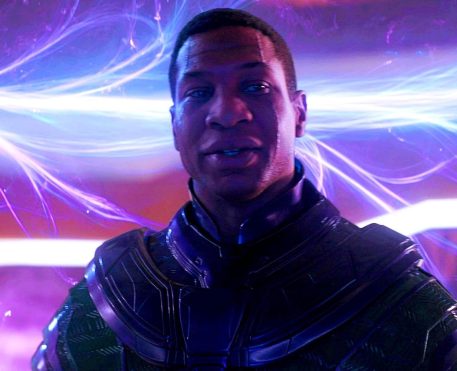 Marvel Studios demite Jonathan Majors após ser culpado por agressão e assédio