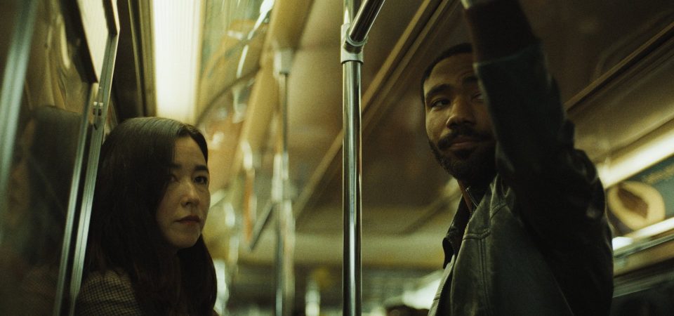 Com Donald Glover e Maya Erskine, Sr. e Sra. Smith ganha teaser