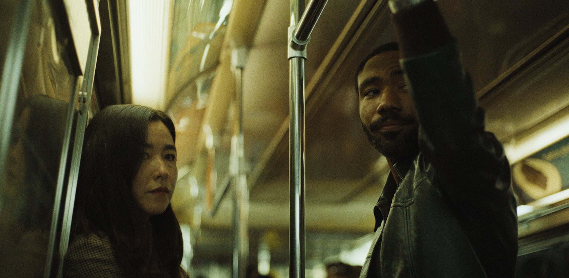 Com Donald Glover e Maya Erskine, Sr. e Sra. Smith ganha teaser