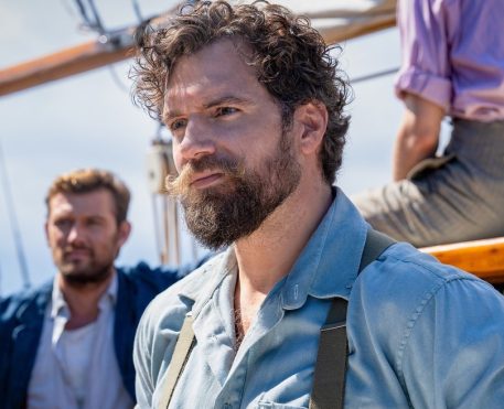 Henry Cavill caça nazistas no trailer do novo filme de Guy Ritchie