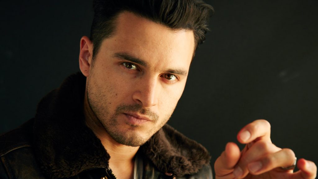Michael Malarkey de The Vampire Diaries em O Agente Noturno