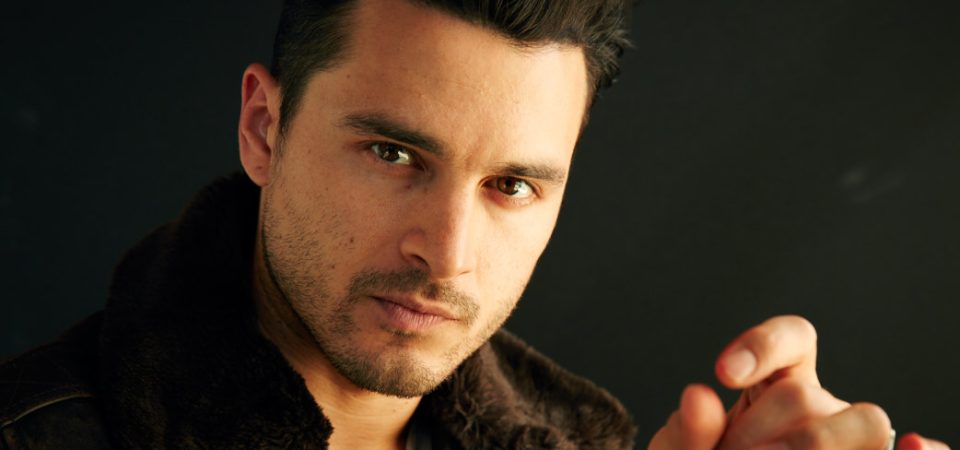 Michael Malarkey de The Vampire Diaries em O Agente Noturno