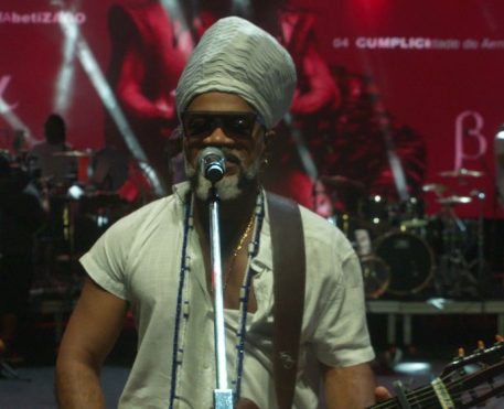 HBO vai produzir documentário sobre o cantor Carlinhos Brown