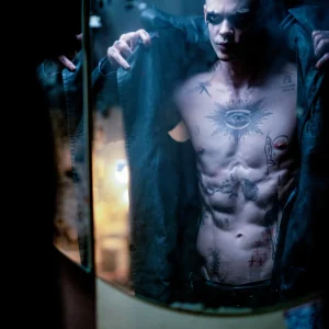 O Corvo | Remake estrelado por Bill Skarsgård ganha primeiras imagens