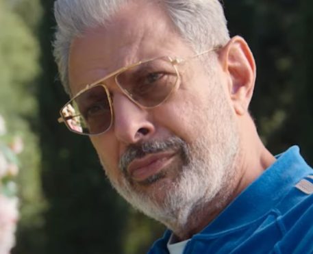 Kaos | Jeff Goldblum é Zeus em nova série da Netflix; confira o teaser