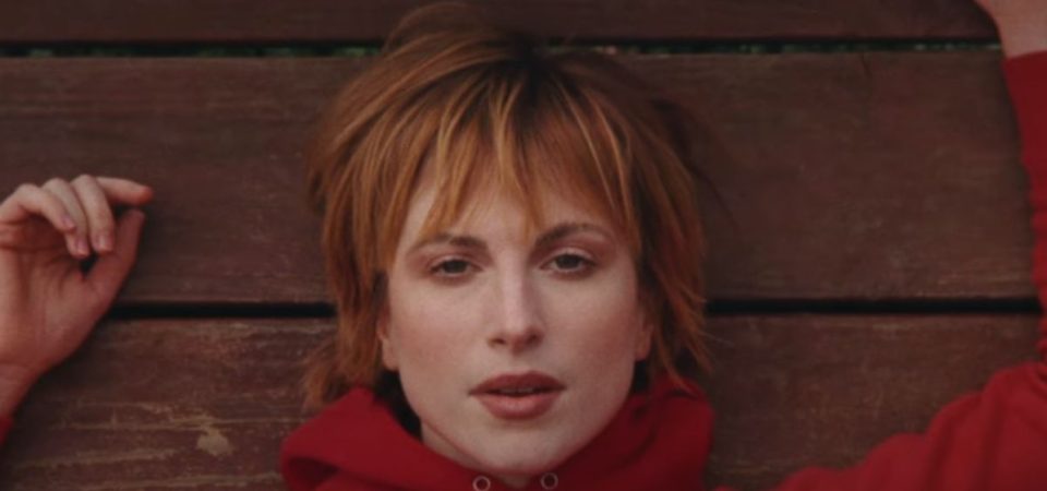 Paramore lança de surpresa o clipe de "Thick Skull"