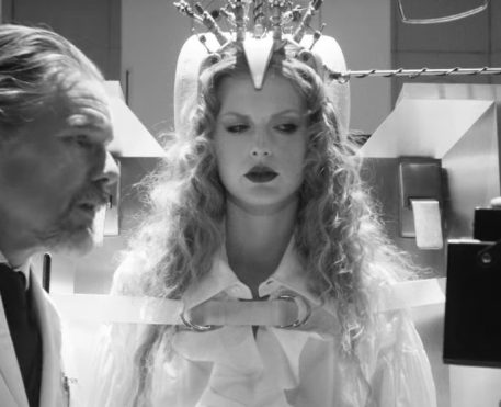 Com Ethan Hawke e Josh Charles, Taylor Swift lança clipe da canção “Fortnight”