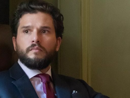 Industry | primeiras imagens com Kit Harington