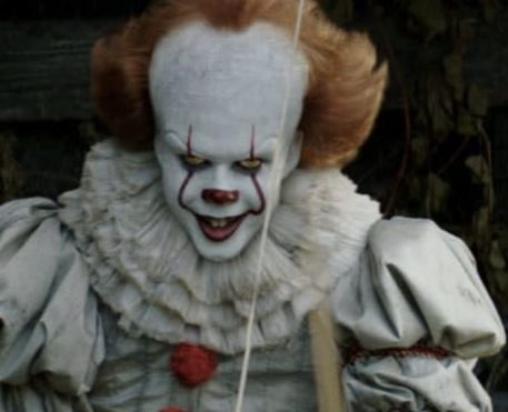 Bill Skarsgård vai retornar como Pennywise na série Welcome to Derry