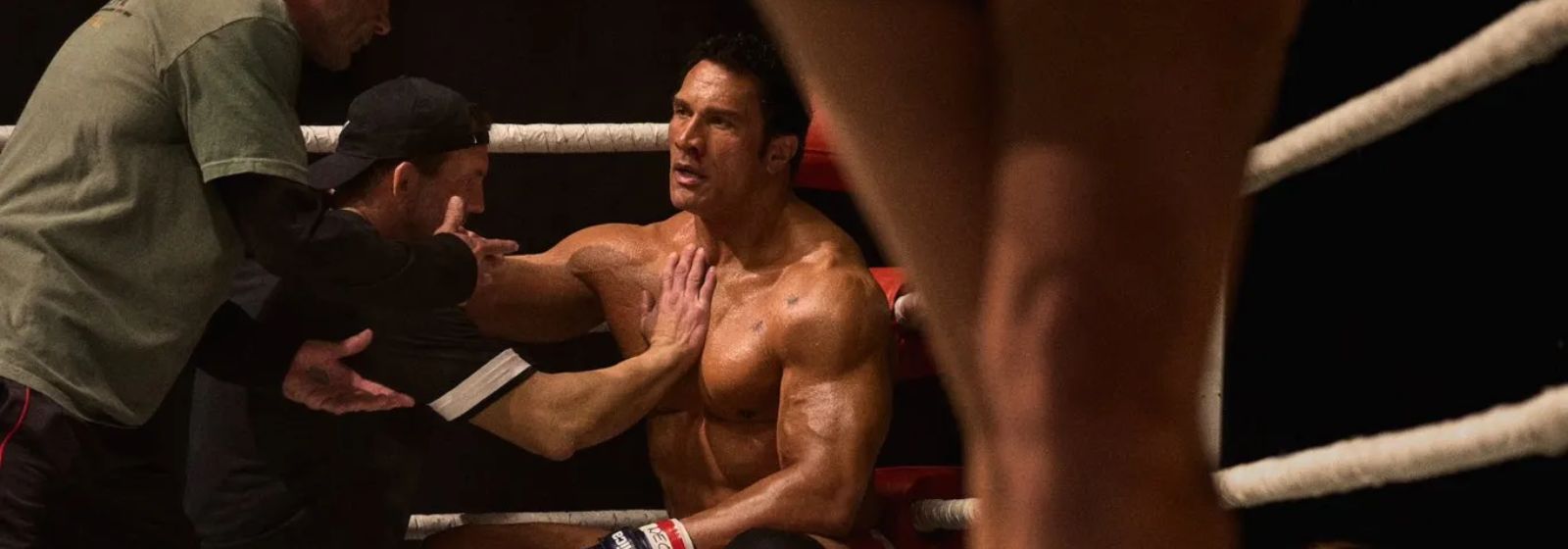 The Rock aparece irreconhecível na primeira imagem do filme The Smashing Machine