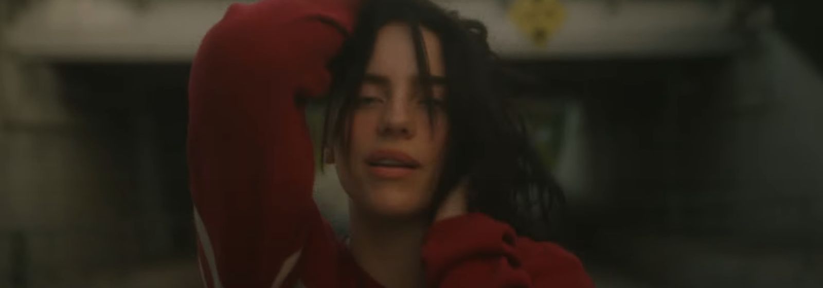 Billie Eilish lança clipe da música "Chihiro"