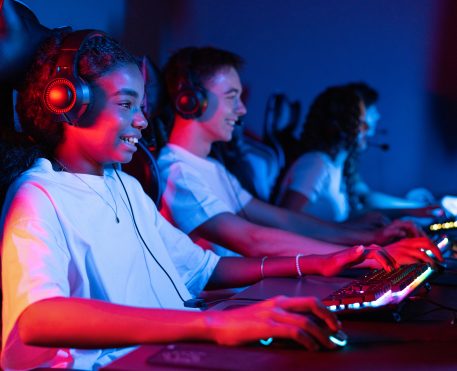 Os Jogos de Hoje: O Impacto de eSports nos Filmes e na Cultura Pop com CS2