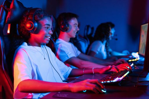 Os Jogos de Hoje: O Impacto de eSports nos Filmes e na Cultura Pop com CS2